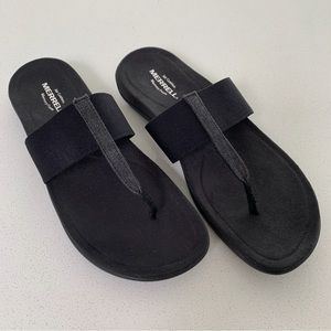 Merrell District Finley Thong Sandal NWOT Black 9
